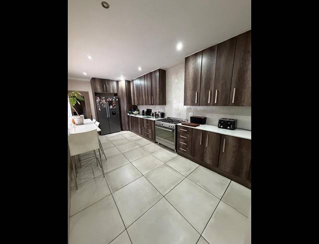 4 BEDROOM PROPERTY TO RENT IN DENNEOORD